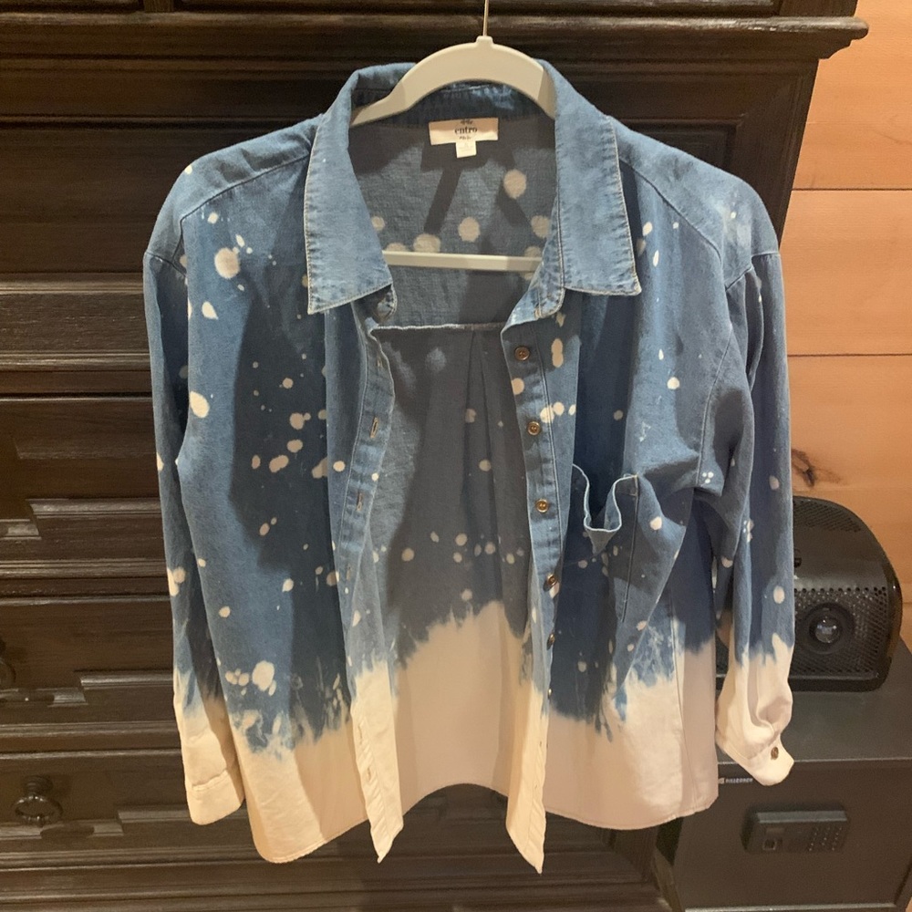 Womens Entro medium button down. Super cute, worn once.